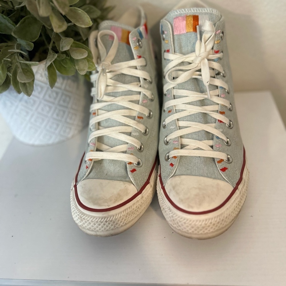 Converse High-Top Sneakers in Light Gray with Rainbow Accents - Picture 8 of 10